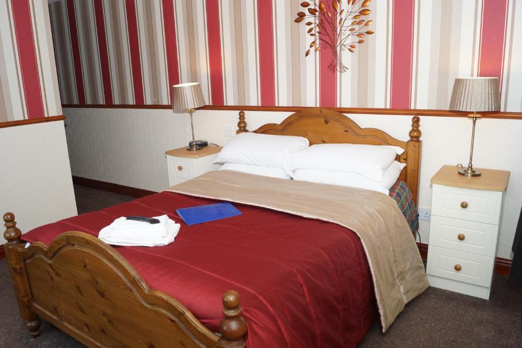 Boathouse Hotel 2*